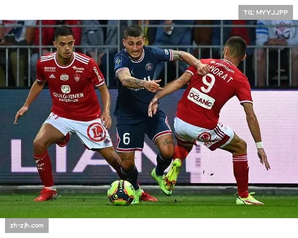 斯特拉斯堡胜水晶宫 定位球进攻与禁区混乱创造机会